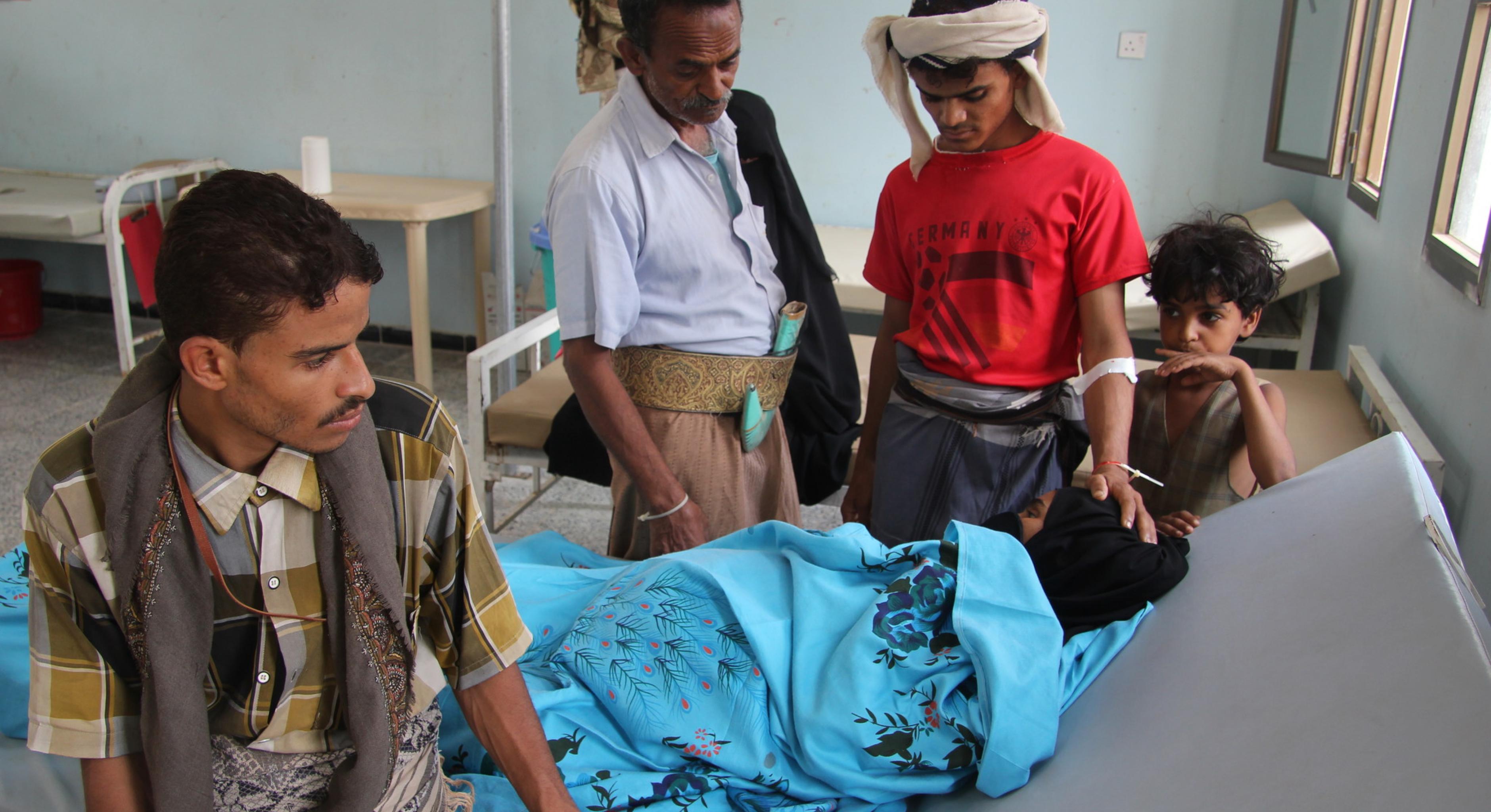 Badriya mit ihrer Familie in einem Cholera-Behandlungszentrum