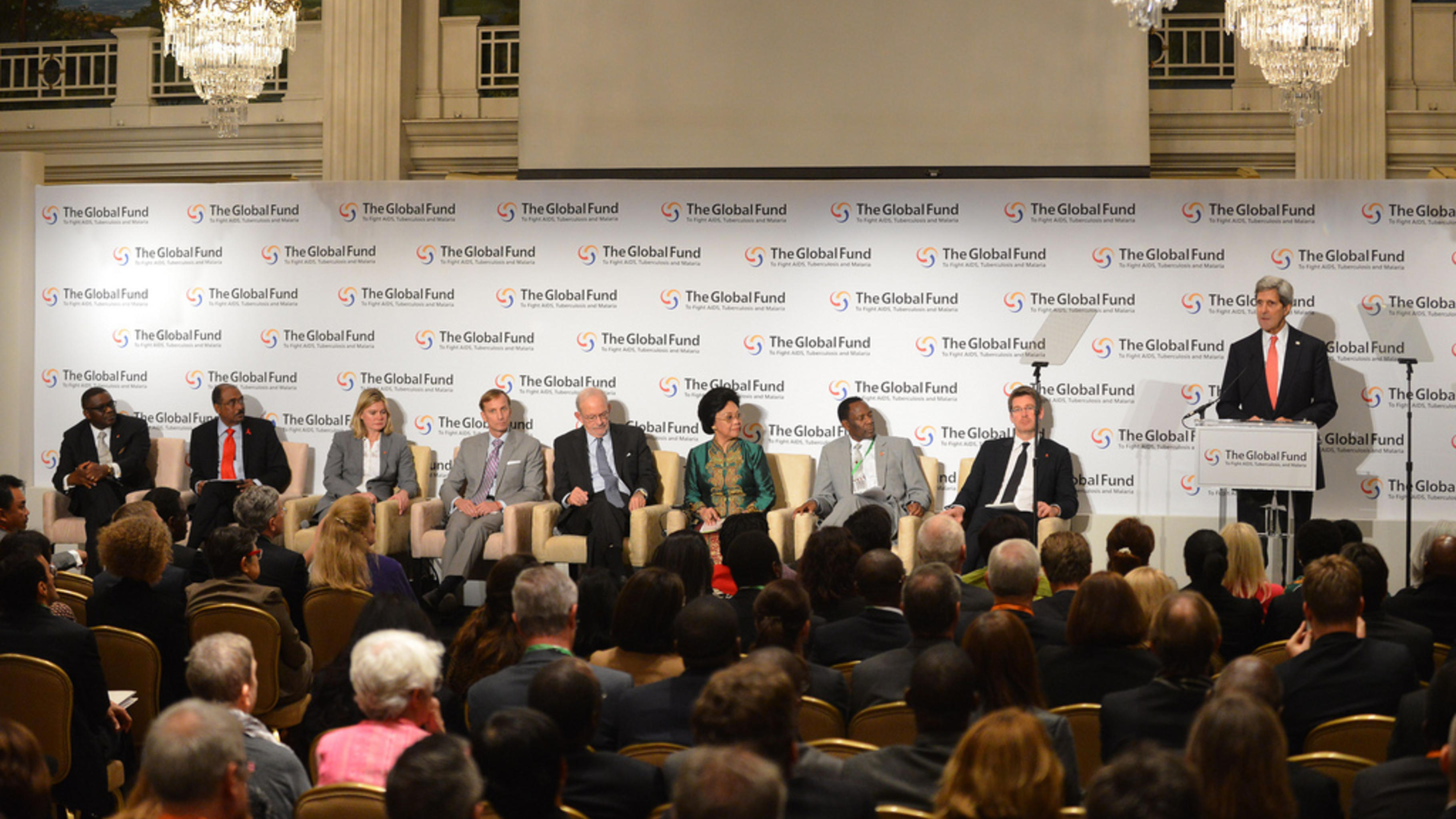 Foto: US-Außenminister Kerry spricht bei d Geberkonferenz des Globalen Fonds