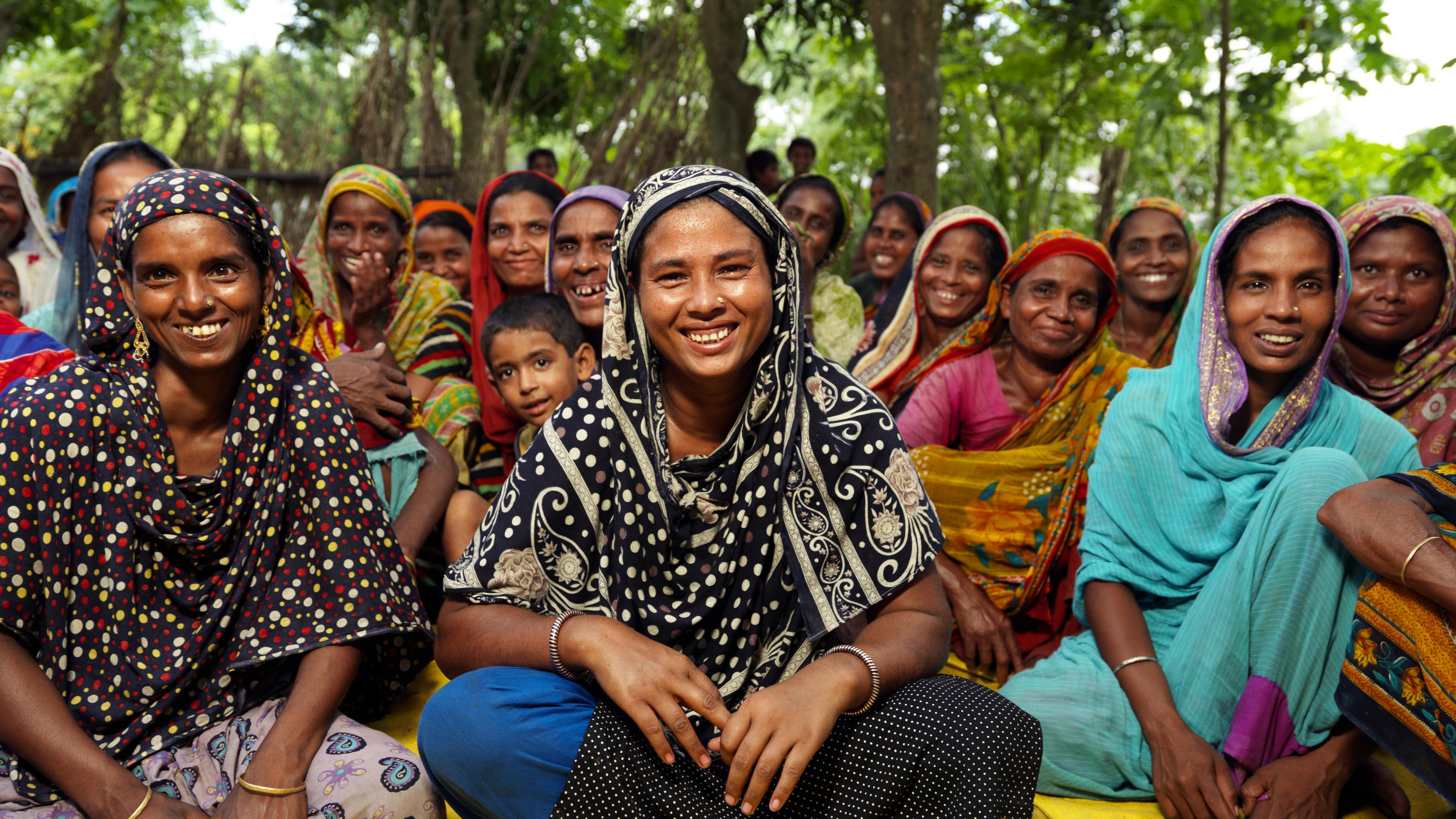 Mitglieder des Frauen-Clubs ADDA in der Stadt Char Saydabad in der Region Shirajganj in Bangladesch.