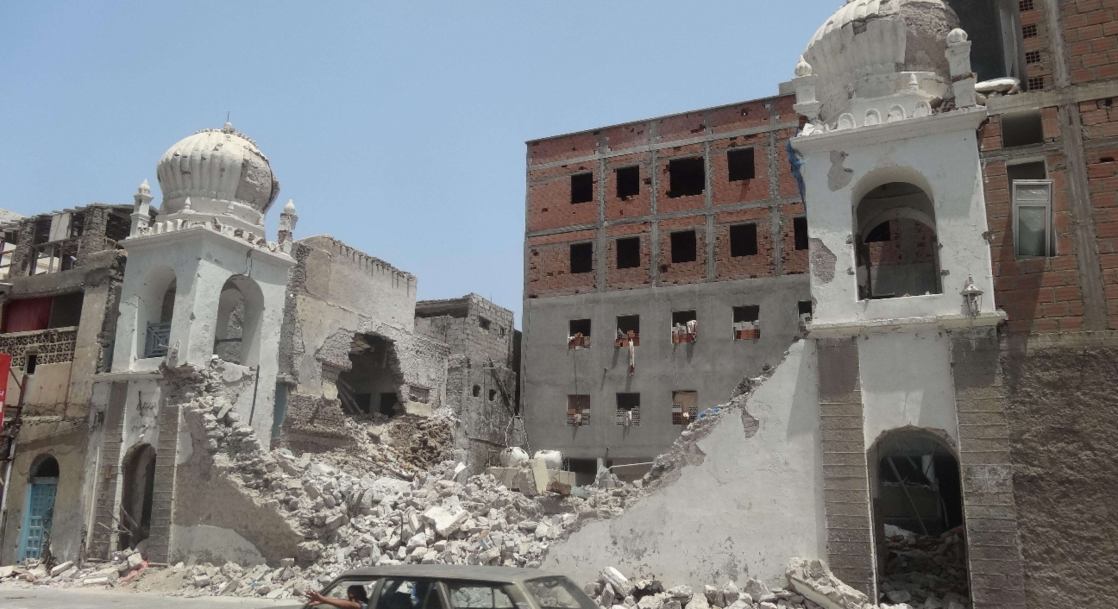 Kaputt gebombtes Haus im Jemen