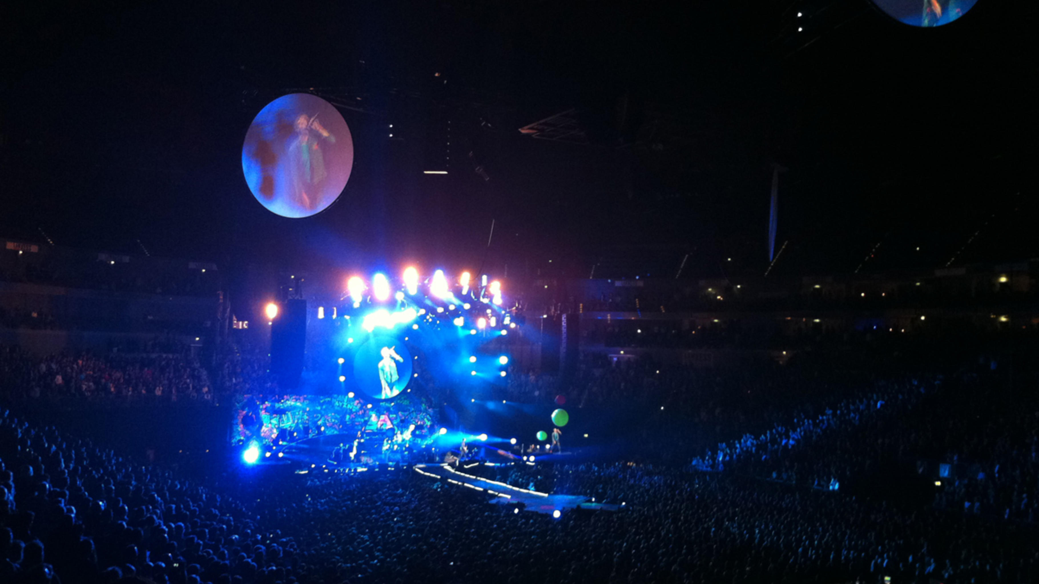Eine bombastische Show bot Coldplay seinen Fans im Dezember 2011 in Köln. 