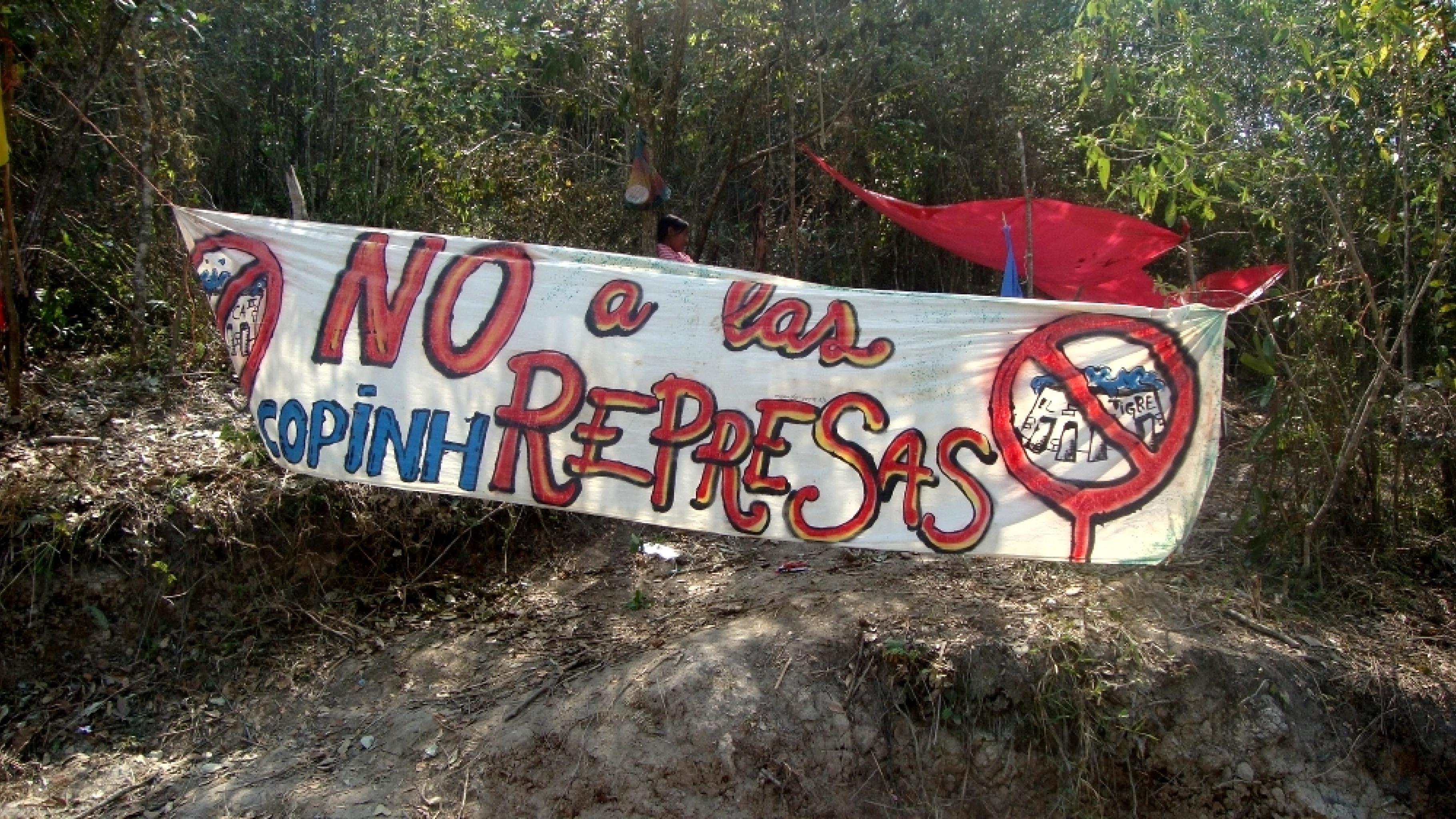 Ein Plakat der Menschenrechtsorganisation COPINH fordert: Nein zu den Staudämmen 