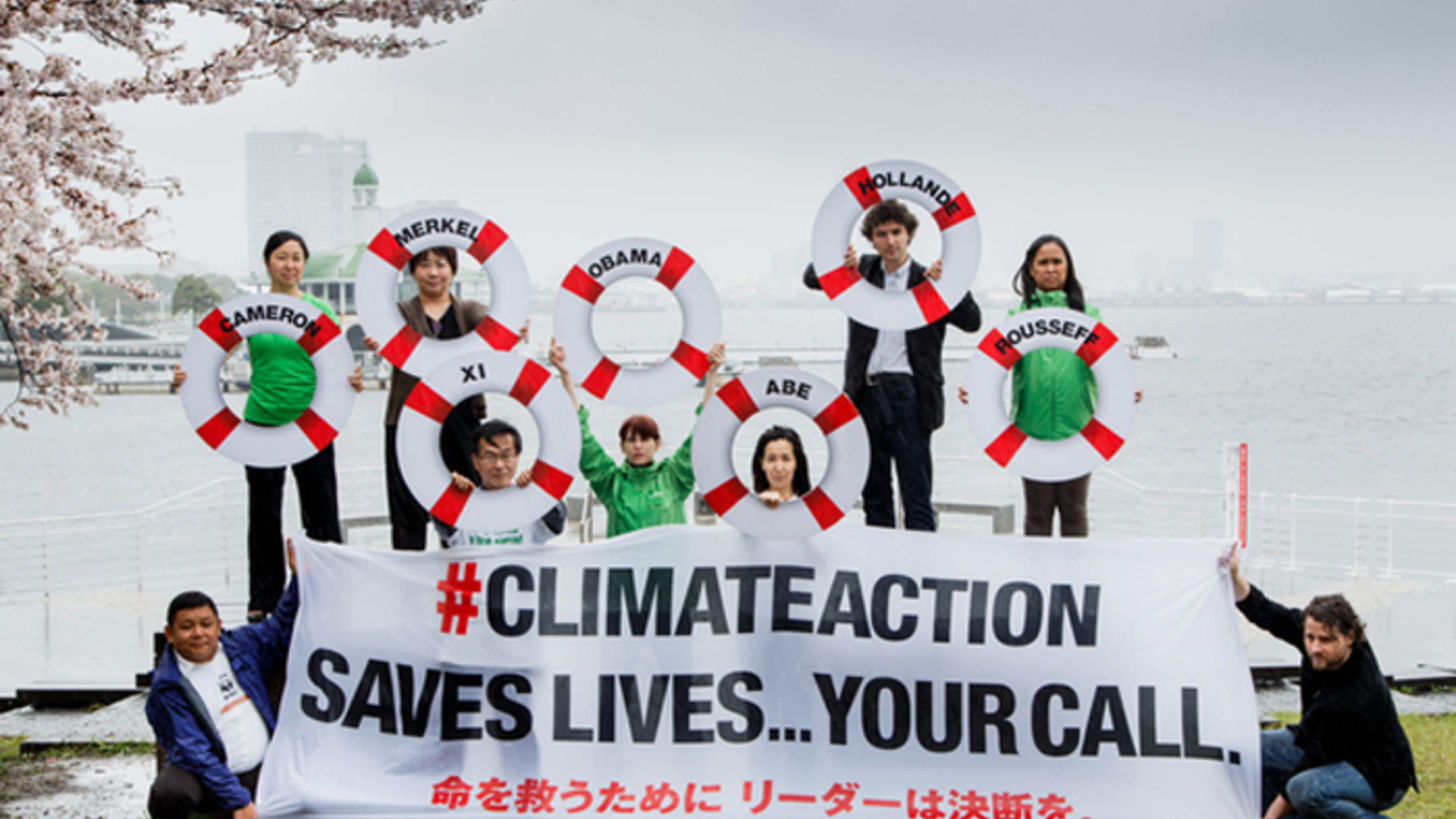 Aktivist/innen von Oxfam und anderen NGOs demonstrieren in Yokohama für Klimaschutz. Foto: Greenpeace/Jeremie Souteyrat