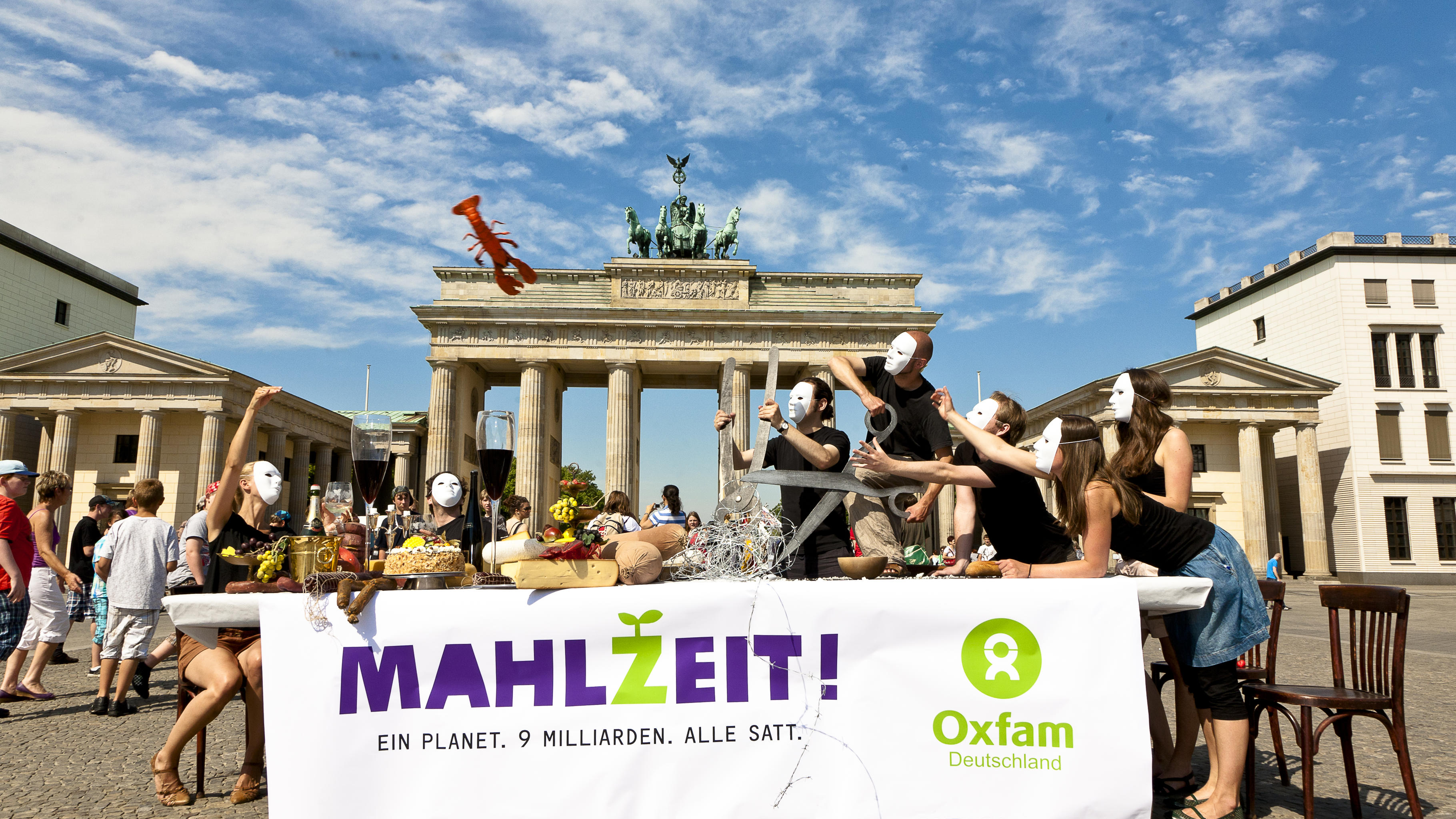Foto-Stunt vor dem Brandenburger Tor. © DIE.PROJEKTOREN - Jörg Farys/Oxfam Deuts