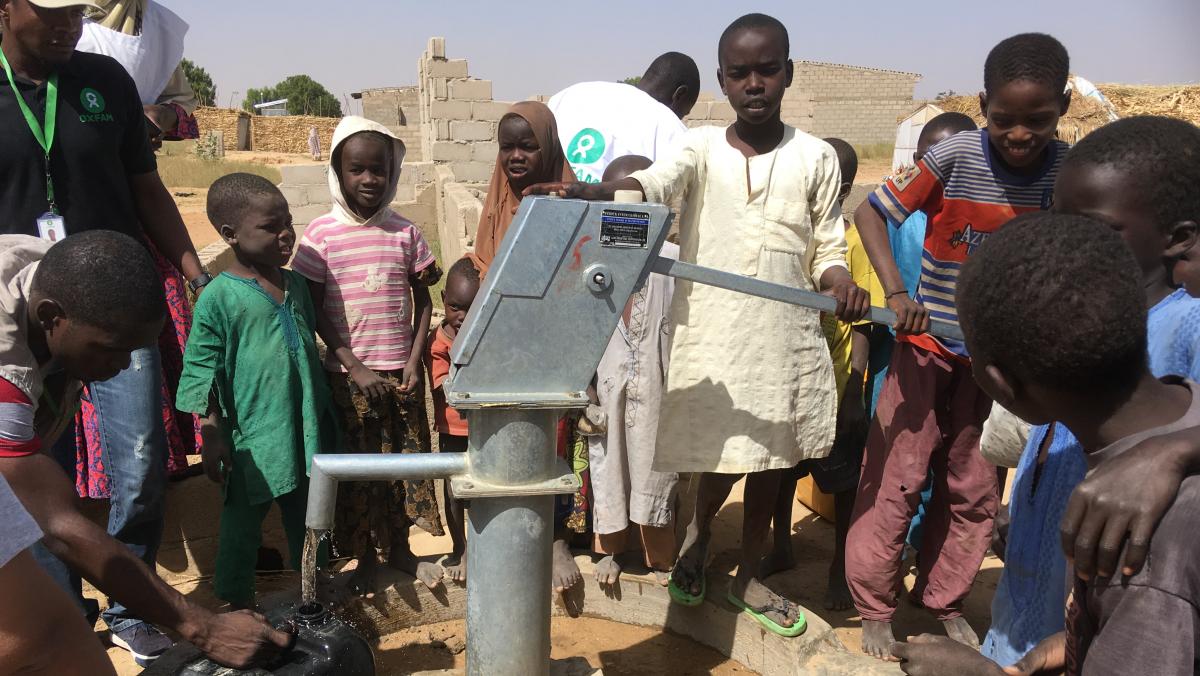 Oxfam unterstützt die Menschen in Nigeria mit sauberem Wasser
