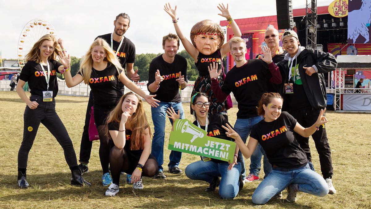 Das Team von Oxfam on tour auf dem Lollapalooza-Festival