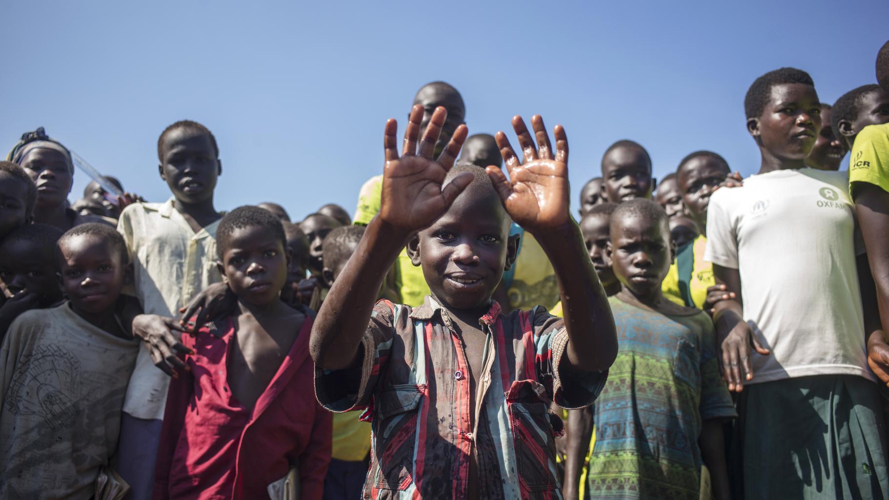 Georgeas aus dem Südsudan in der Flüchtlingssiedlung in Uganda