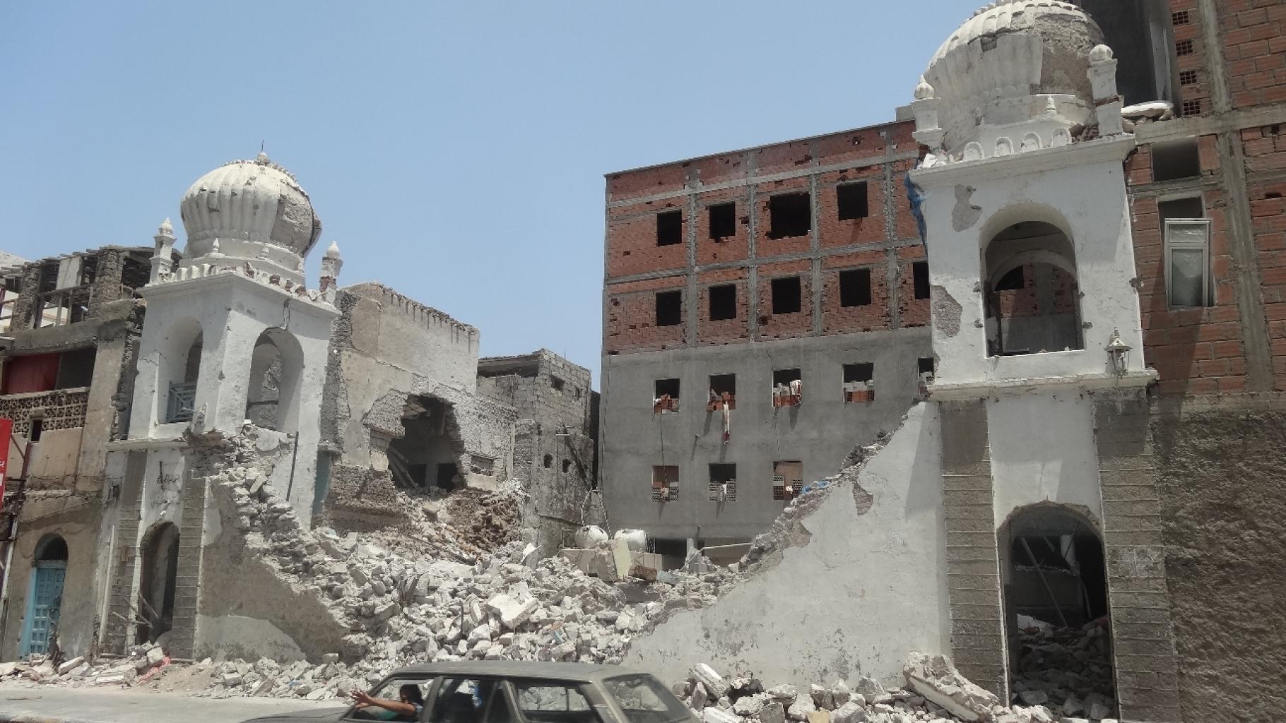 Kaputt gebombtes Haus im Jemen