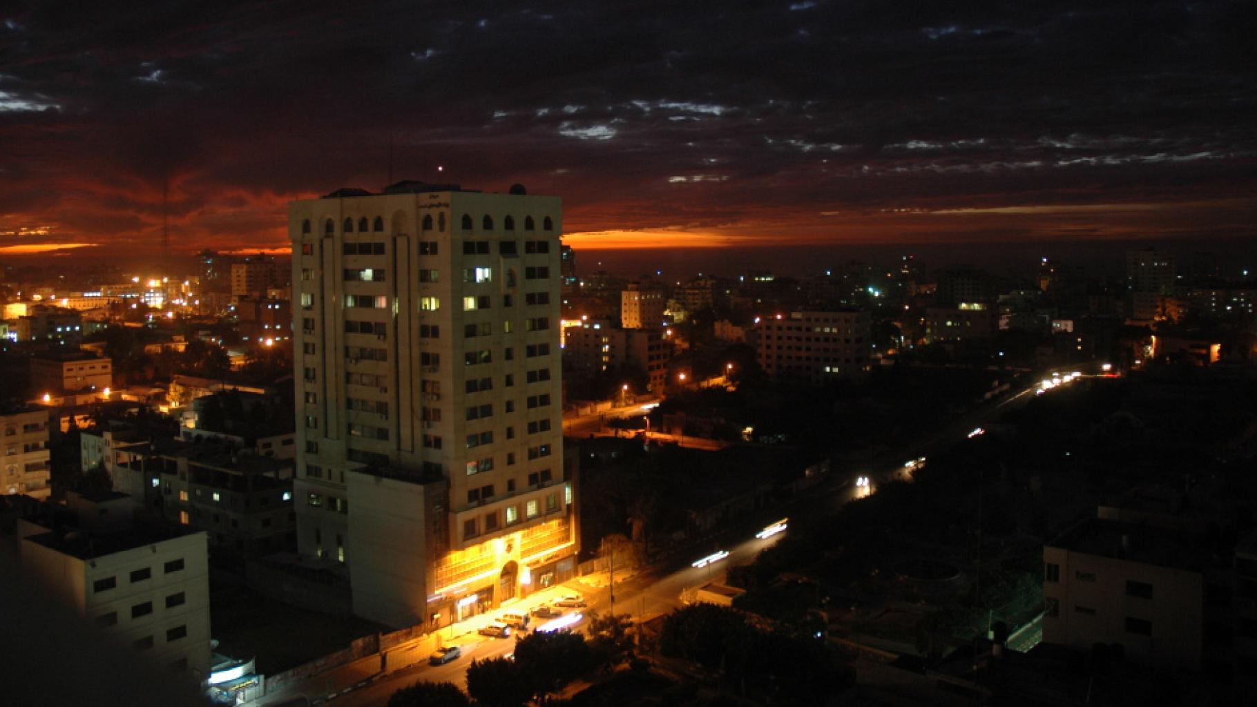 Gaza-Stadt bei Nacht