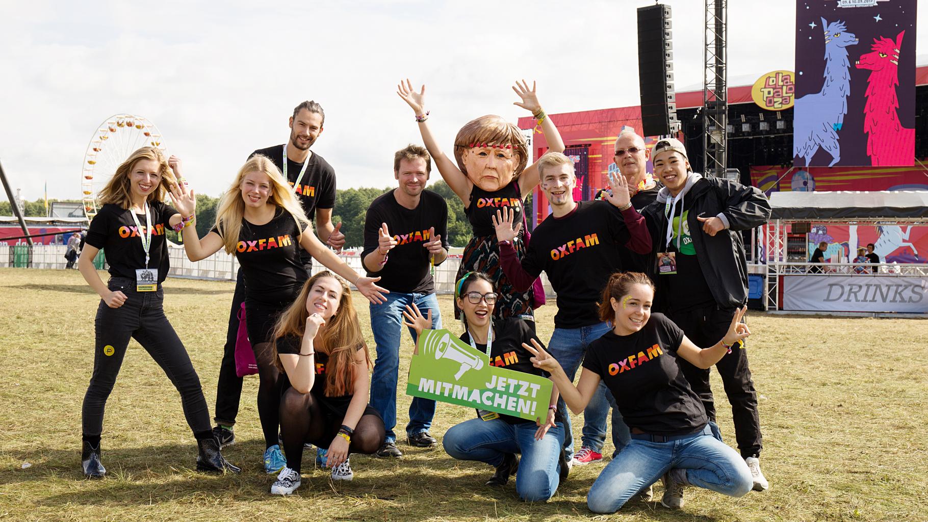Das Team von Oxfam on tour auf dem Lollapalooza-Festival