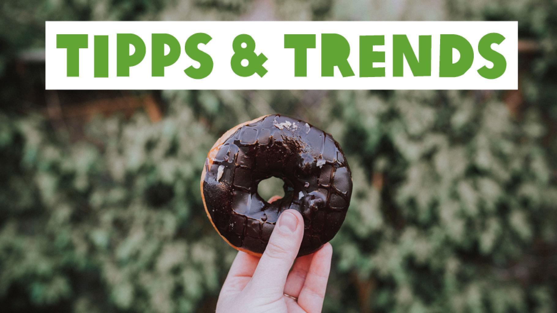 Hand hält einen Donut, Überschrift: Tipps und Trends