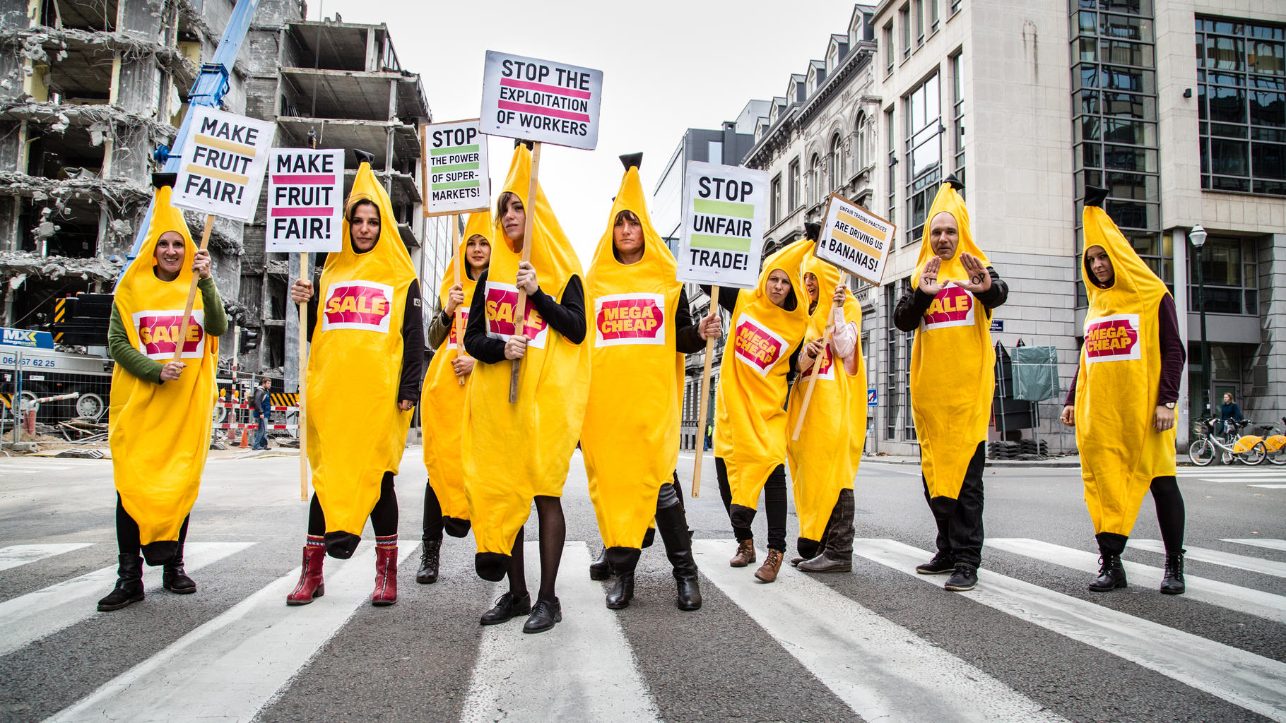 Make Fruit Fair: Aktivist/innen setzten ein Zeichen in Brüssel
