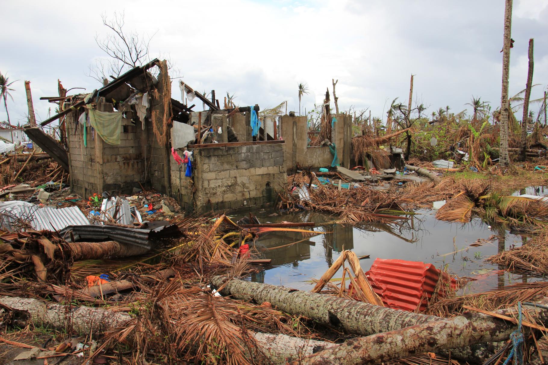 Das Dorf Bantayan Magay nach dem Taifun Haiyan im November 2013