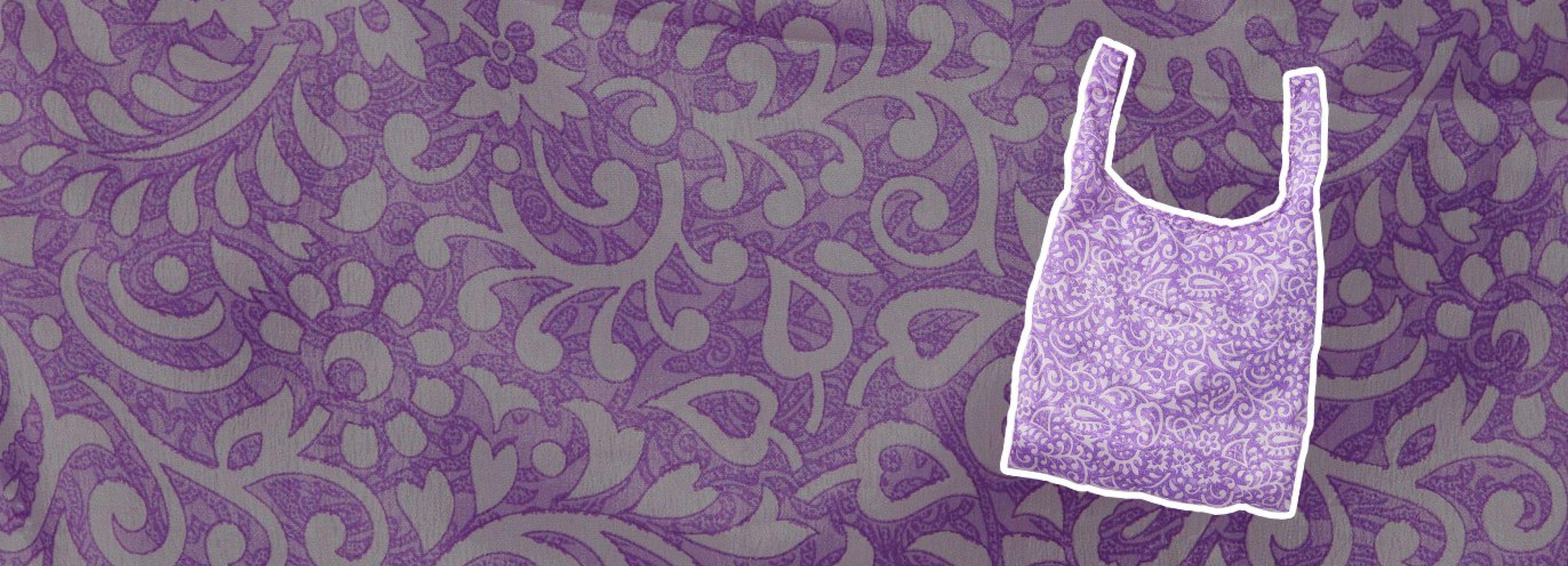 Eine Sari-Tasche mit violettem Muster